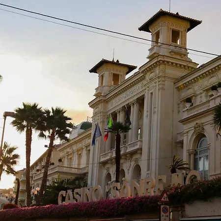 H11 Downtown 119 - Centro Apartment *